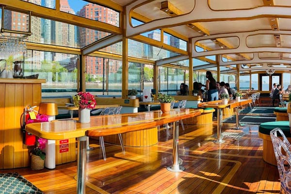 Kryssning med champagne och ost i New York biljett